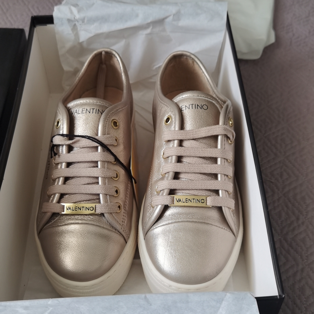 Valentino Sneaker Color Dalia Pink Size 6 (New Never worn)